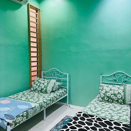 Mak Kuntum Homestay Sungai Petani Exterior foto