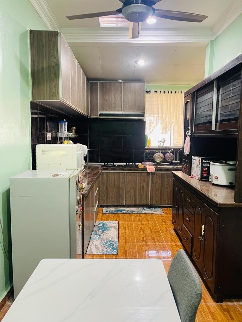 Mak Kuntum Homestay Sungai Petani Exterior foto