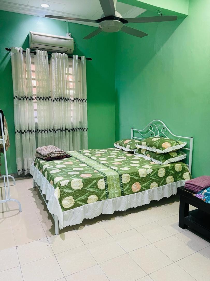 Mak Kuntum Homestay Sungai Petani Exterior foto